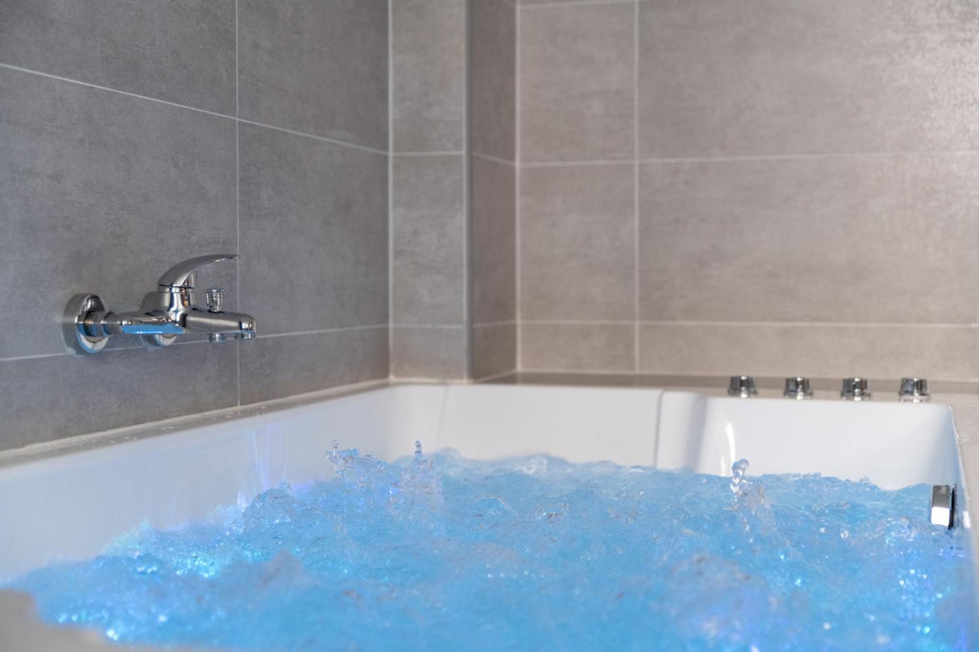 Le Romantique Jacuzzi Centre Appartamento *